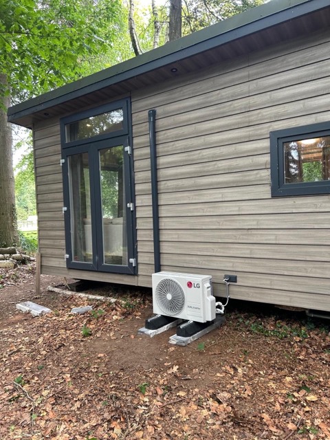 Krachtige LG Dualcool Special airco installatie in een houten chalet in Putten