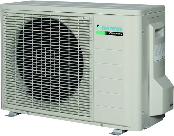 Daikin buitenunit airconditioning inverter systeem wit